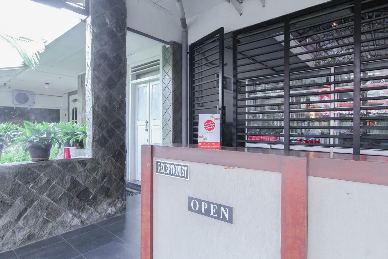 Oyo 1361 Singosari Family Residence Banyuwangi  Dış mekan fotoğraf