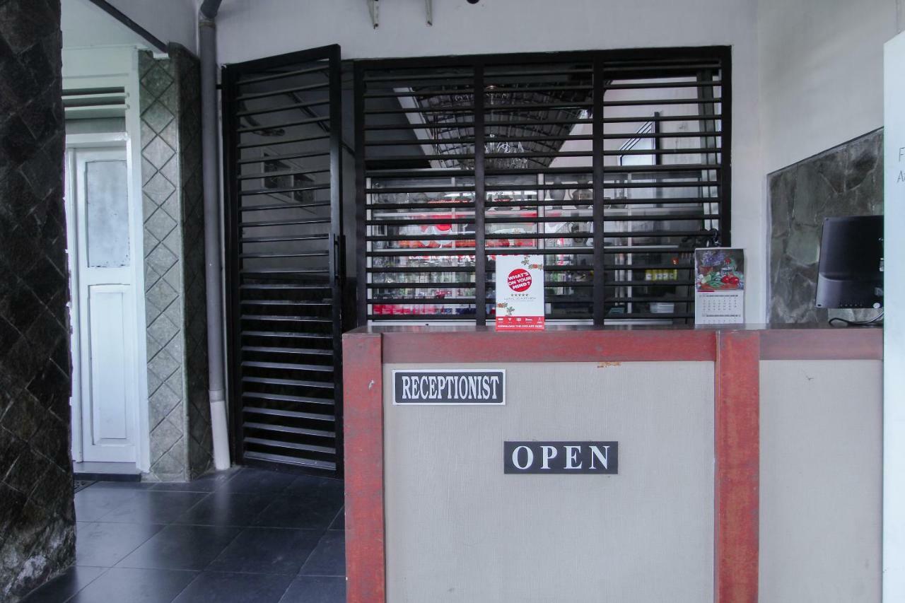 Oyo 1361 Singosari Family Residence Banyuwangi  Dış mekan fotoğraf