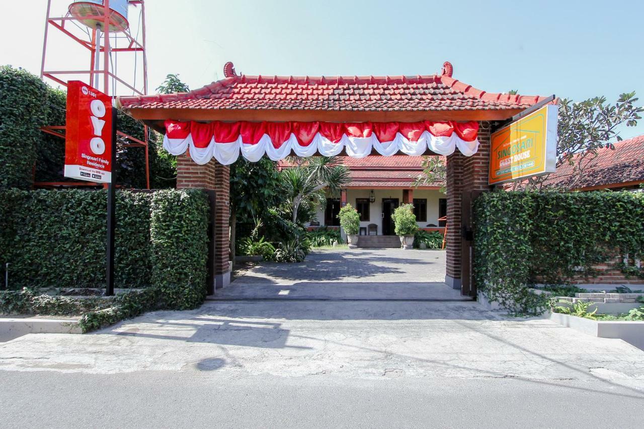 Oyo 1361 Singosari Family Residence Banyuwangi  Dış mekan fotoğraf