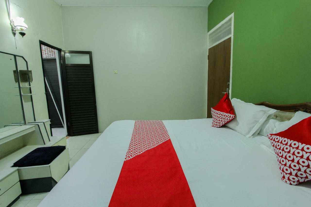 Oyo 1361 Singosari Family Residence Banyuwangi  Dış mekan fotoğraf