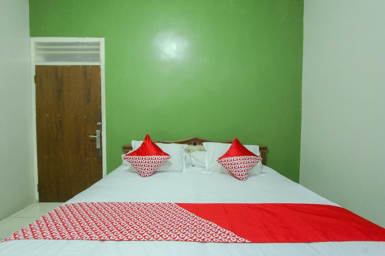 Oyo 1361 Singosari Family Residence Banyuwangi  Dış mekan fotoğraf