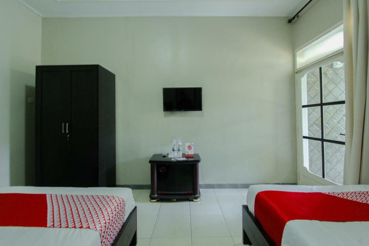 Oyo 1361 Singosari Family Residence Banyuwangi  Dış mekan fotoğraf