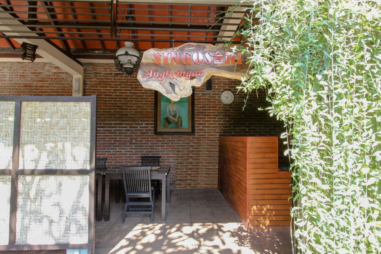 Oyo 1361 Singosari Family Residence Banyuwangi  Dış mekan fotoğraf